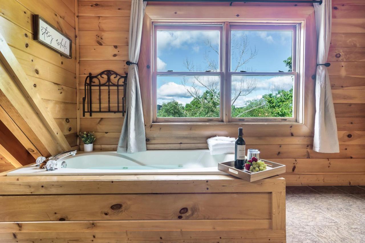 Summer Sale! Pool, Sauna, View, Hottub, Game 塞维尔维尔 外观 照片